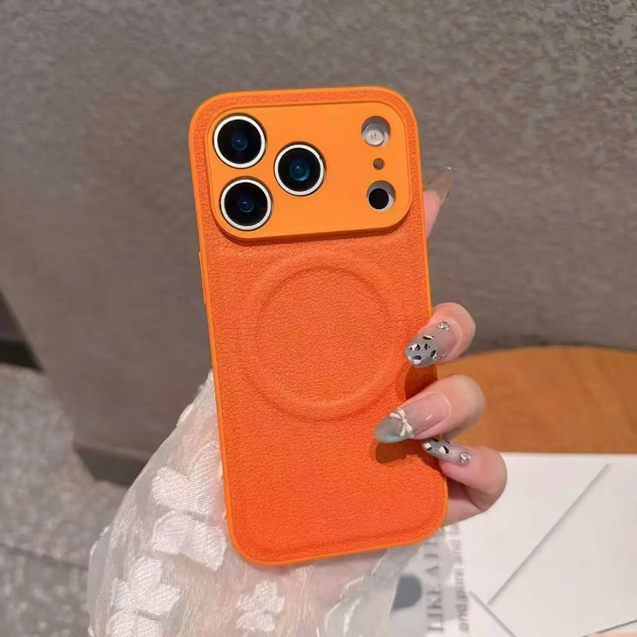 جراب مخصص لهاتف iPhone17 Pro Max 16 15 14 13 12، أحرف أولى مخصصة، شحن لاسلكي MagSafe، غطاء جلدي