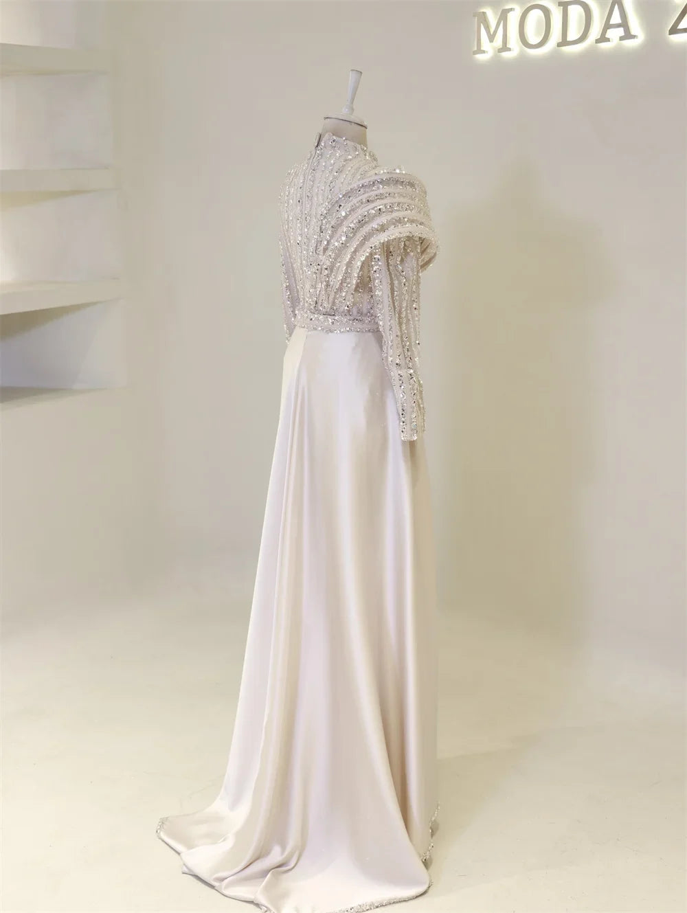 Contessa Dubai Customized A-Line Prom Dresses Elegant Long Sleeve vestidos de noche Glitter Beaded hemline Formal Evening 2025