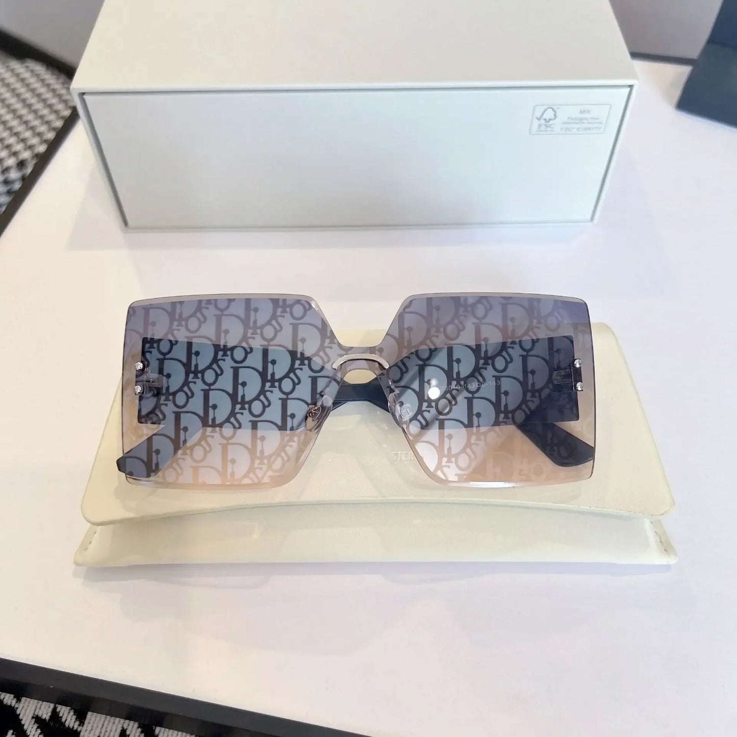 Ins 2025 Luxury Designer UV400 Sunglasses Women Men New Trendy Square Rimless Sun Glasses Ladies Vintage Letters Gafas De Sol