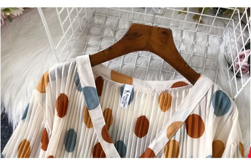Casual V-Neck Chiffon Single Breasted Lantern Sleeve Folds Women's Blouse Shirt Female Clothing Tops 2024 Fashion