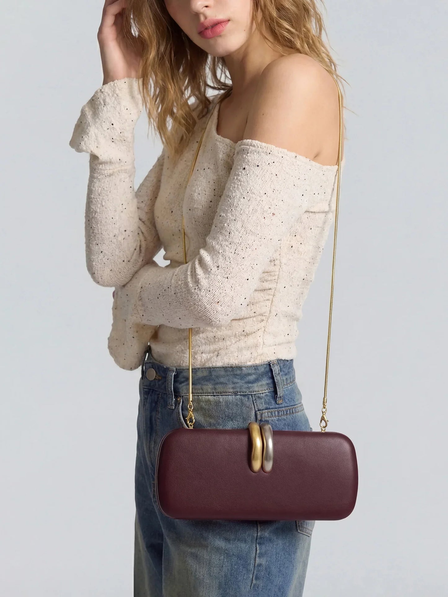 Stylish and luxurious design womens clutch evening bag shoulder bag/crossbody bag with chain suitable for weddings and parties.