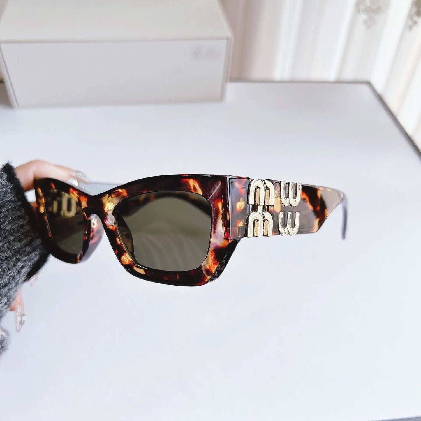 Light Luxury Designer Sun Glasses Women's Retro Polygonal Cat Eye Sunglasses for Men UV400 Personality Cool Trendy Glasses