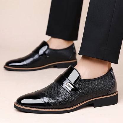 New Designer Patent Leather Wedding Shoes for Men Solid Color Business Casual Shoes Male Spring Autumn Fashion Dress Shoes Man