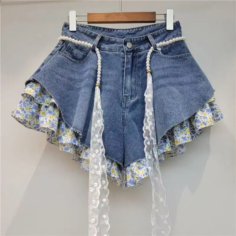 Trendy The Summer Of 2026 Women's Pearl Lace Belt Denim Shorts Fashion Wrinkled Edge Design A-line Hot Pants Female 1LS3067