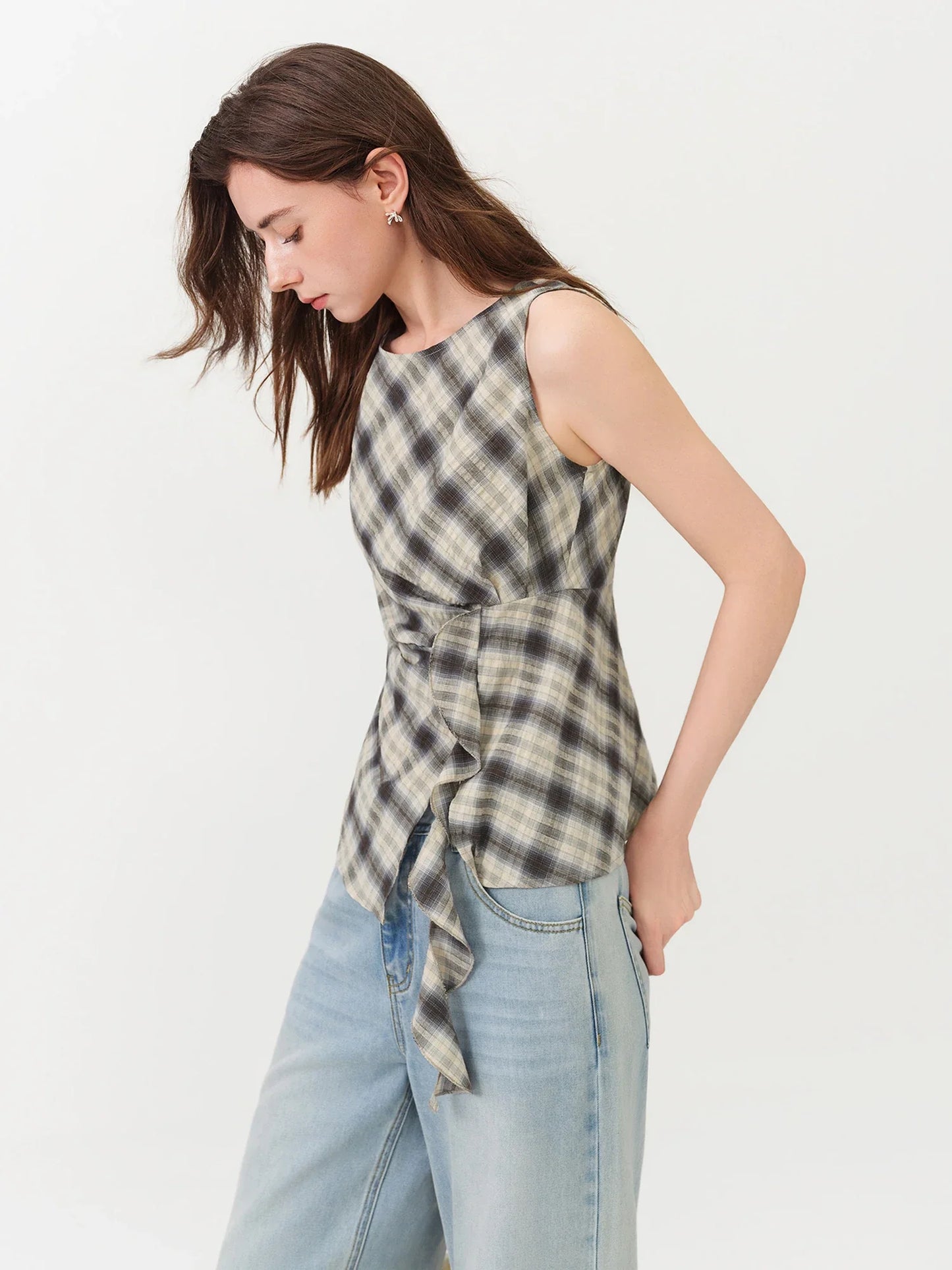 Retro Plaid Round Neck Slim Waist Sleeveless Shirt for Women New Summer 2026 Style with Ribbon Korean Style Y2k