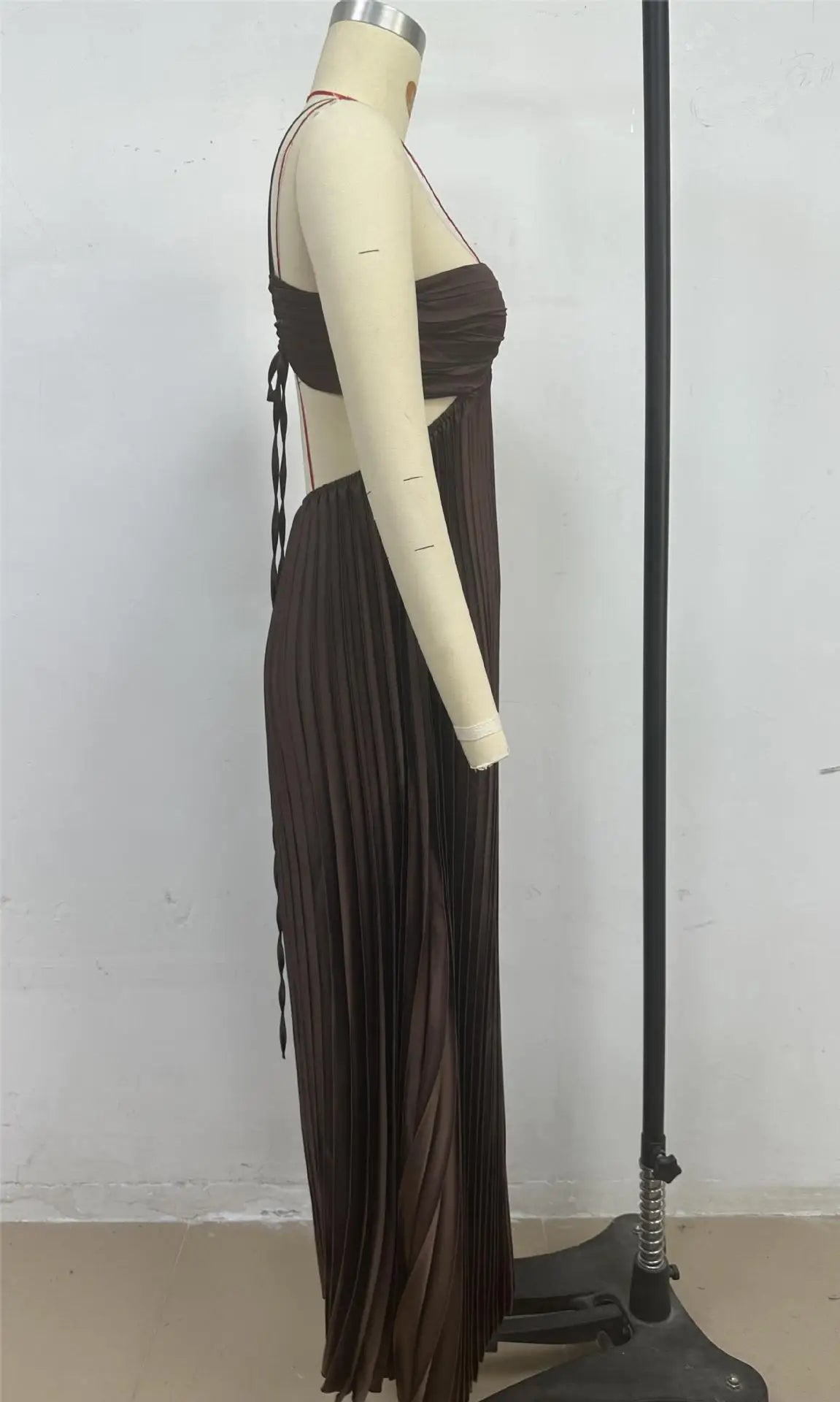 2025 New Women's Fashionable and Elegant Summer Camisole Beach Vacation Long Dress Elegant Backless Pleated Long Dress