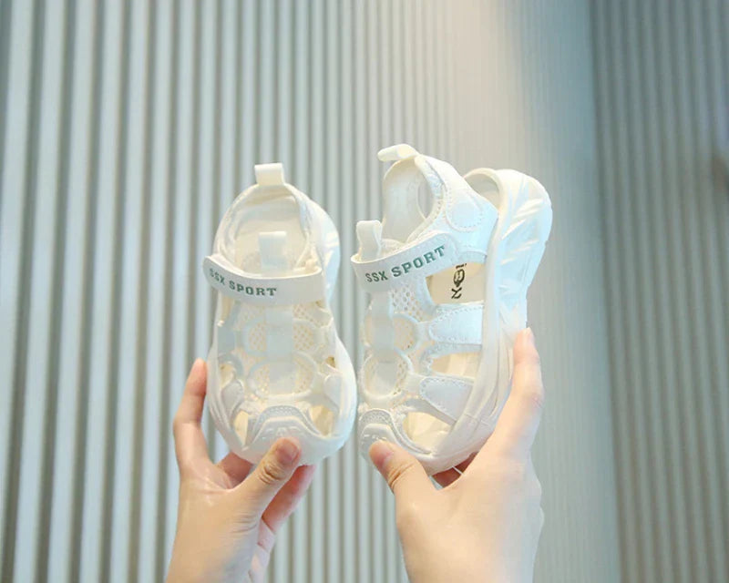 Kids Summer Breathable Mesh Sandals Boys Girls Closed Toe Sport Shoes With Magic Strap In Black And White For Toddlers Outdoor