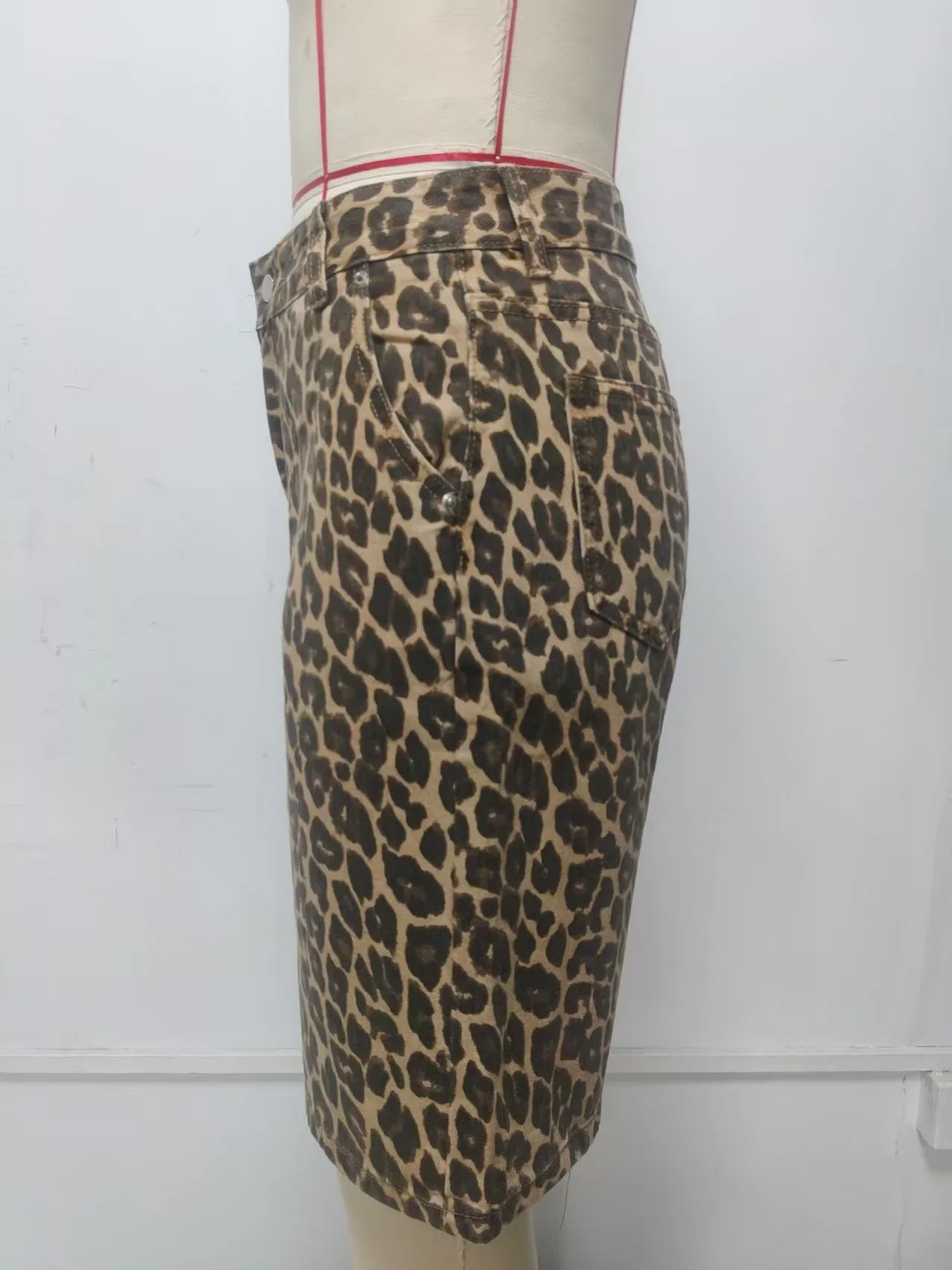 Summer New Leopard Print Denim Shorts for Women American Retro High Waist Knee-Length Shorts Fashionable Casual Jean Shorts