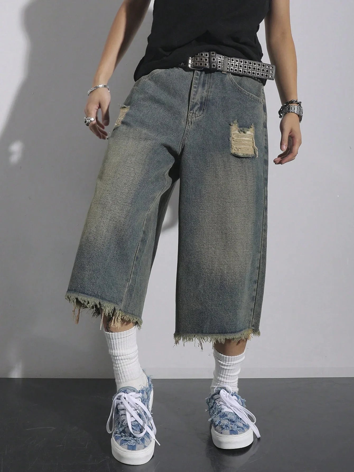 Men's Loose Ripped Denim Jeans 7 Point Calf Length Wide Leg Trousers Distressed Holes Frayed Hem Streetwear Casual Pants