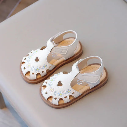 Sweet Little Girl Sandal Summer New Kids Princess Embroidery Flower Flat Sandals Fashion Elegant Children Causal Cut-outs Shoes
