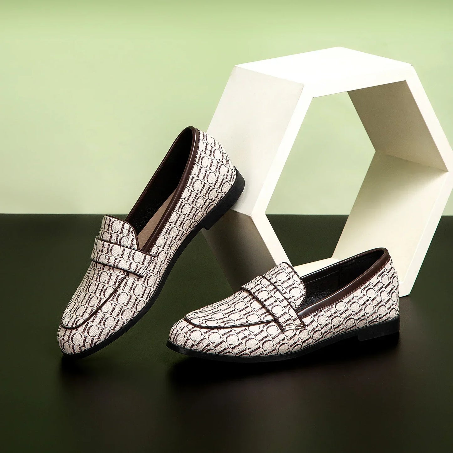Classic Style Fashion Retro Women's New Flat Shoes Letters Printing Simple Hundred with Fine Workmanship Women's Casual Shoes