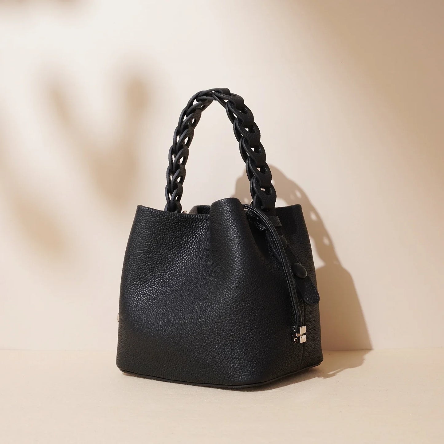 2026 New Genuine Leather Bucket Bag Summer Crossbody Shoulder Women's Tote Versatile Hobo  Handbag Spacious Casual Fashion