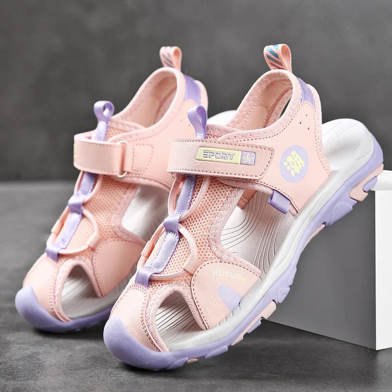 A pair of children's summer toe-covering sports sandals, wear-resistant outdoor beach shoes, size 28-39，MQ-9019