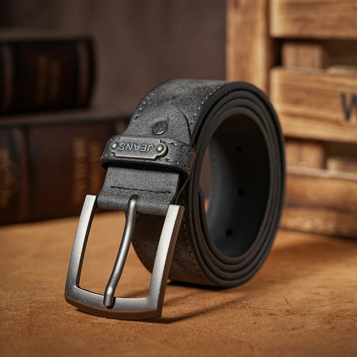 A casual, individual and retro belt, Western-style clothing accessory, metal buckle, PU belt, suitable for both men and women