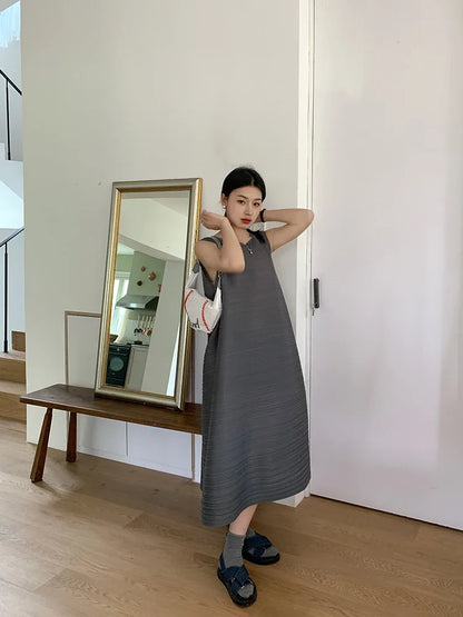 Miyake Pleated Women's Dresses Loose Plus Size High Quality Sense of Elegance Sleeveless Mid-length Skirt 2025 Spring New