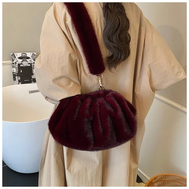 New Womens Shoulder Bag Fluffy Crossbody Bag Vintage Faux Fur Cloud Purse for Autumn Winter Commuting Simplified Storage Bags
