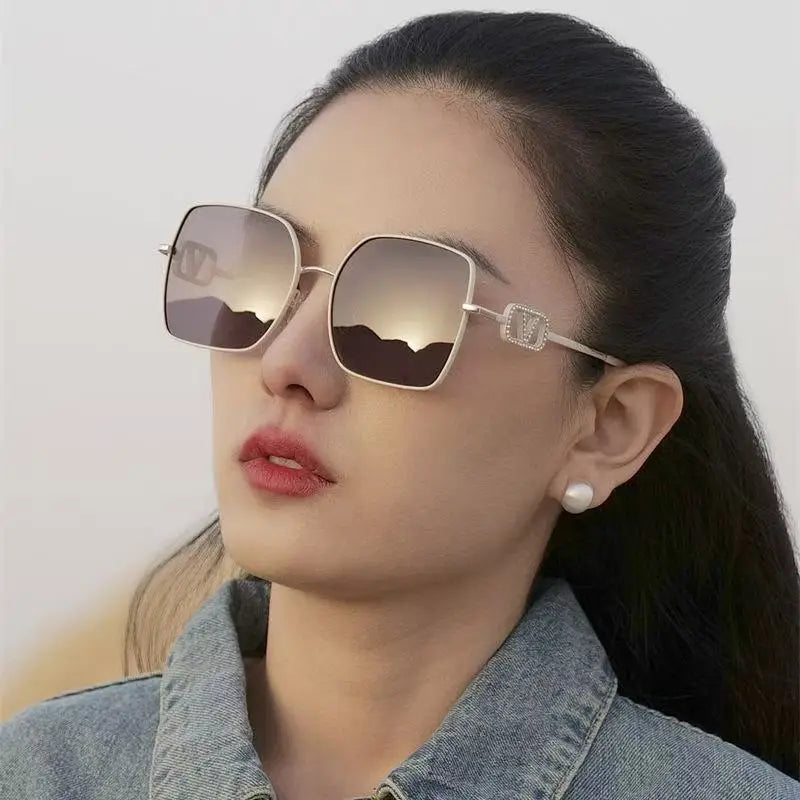 2025 New Fashion Metal Square Polarized Sun Glasses Women Luxury Diamond UV400 Sunglasses Ladies Oversized Eyewears Gafas De Sol