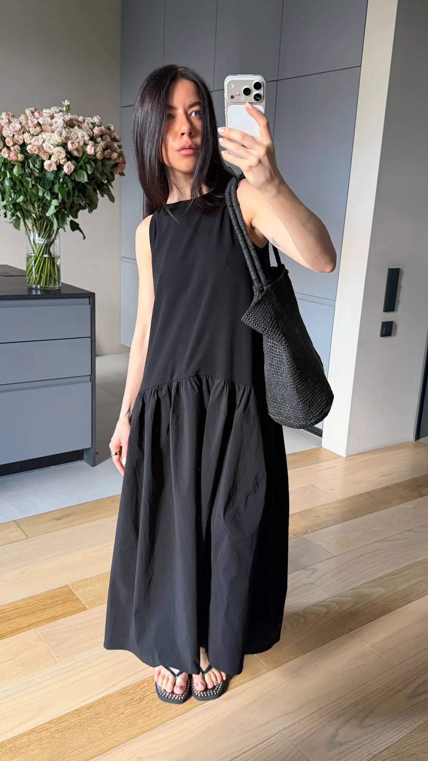 Women's Minimalist Commute Sleeveless Crew Neck Slim Fit Tank Dress 2026 Summer New Arrival Elegant Black Long Daily Dress