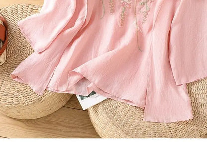Retro Round Neck Cotton and Linen Embroidered Shirt for Women in Summer New Loose and Elegant Temperament Five-point Sleeve Top