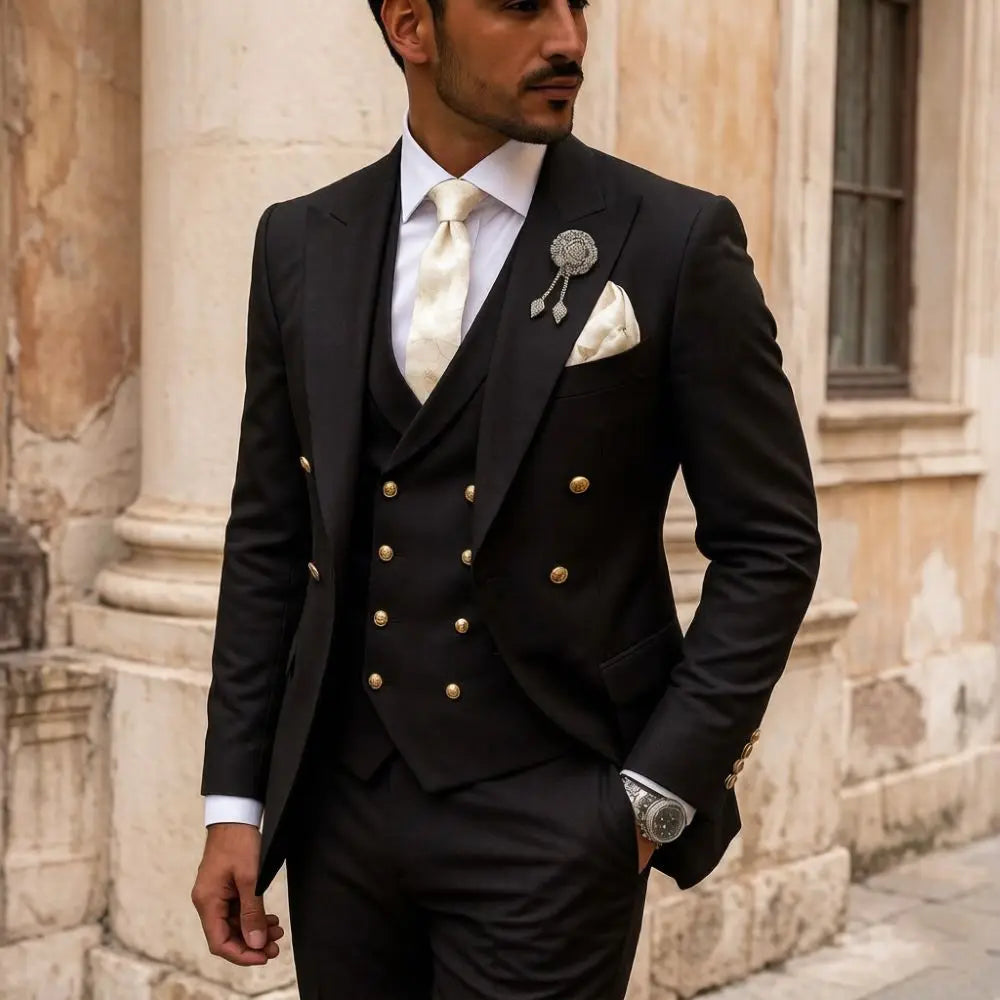Mens White 3 Piece Suits Double Breasted Waistcoat Wedding Tuxedo Shiny Gold Buttons Luxury Formal Groom Prom Party Celebration