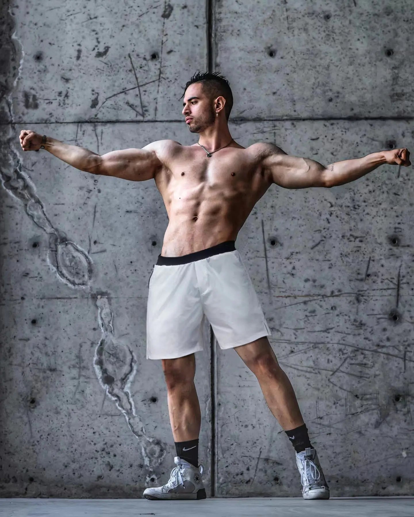 Men's Compression Shorts Quick Dry Elastic Baselayer Summer Gym Running Basketball Fitness Training Casual Sport Quarter Pants