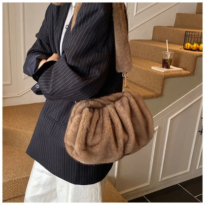 New Womens Shoulder Bag Fluffy Crossbody Bag Vintage Faux Fur Cloud Purse for Autumn Winter Commuting Simplified Storage Bags