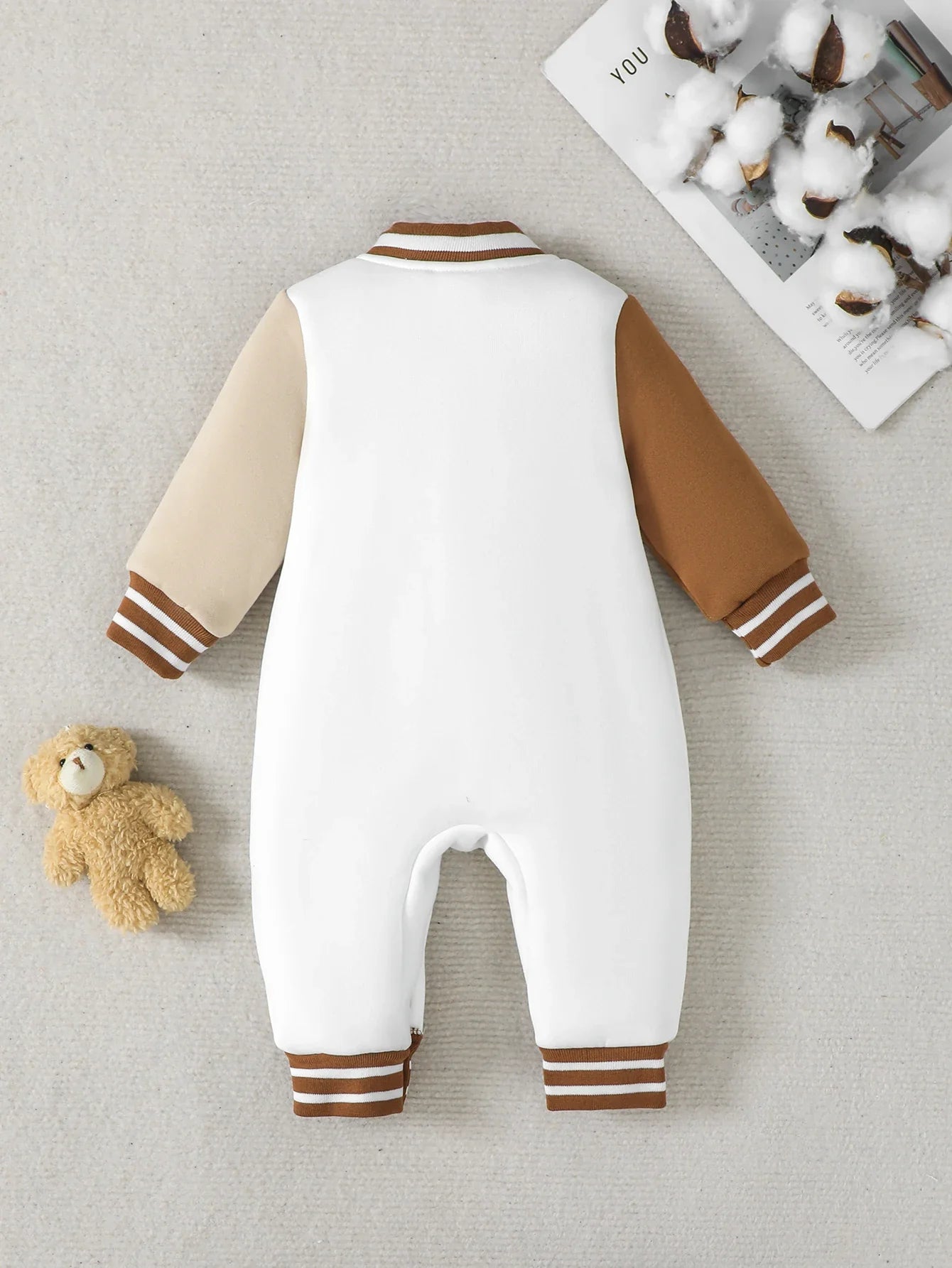 Baby boy bear pattern knitted fleece long sleeved jumpsuit, suitable for autumn and winter seasons