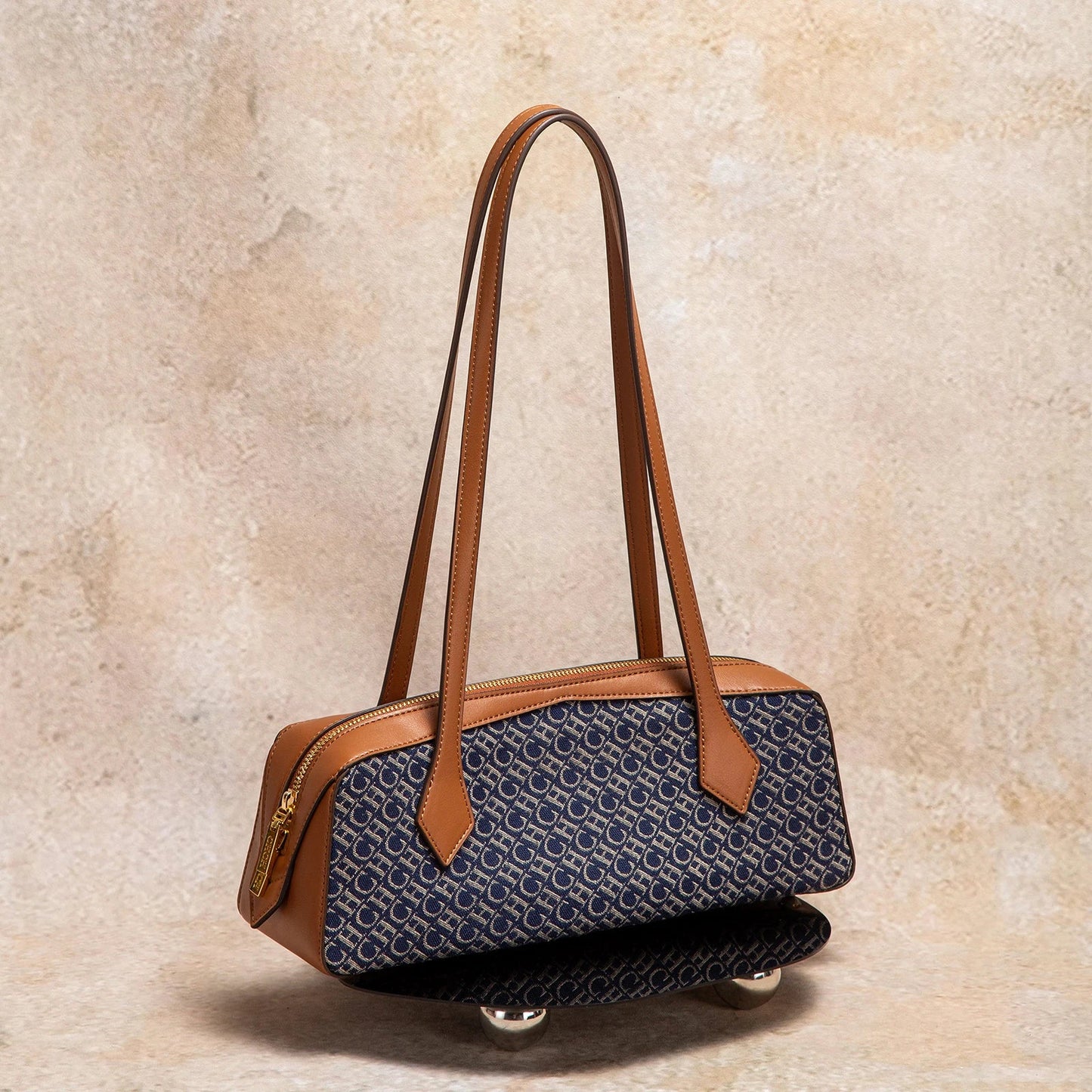 Designer Geometric Leather Totes Luxurious Bags in  Artistic Patterns Leather Ergonomic Straps Combine Modern Versatility