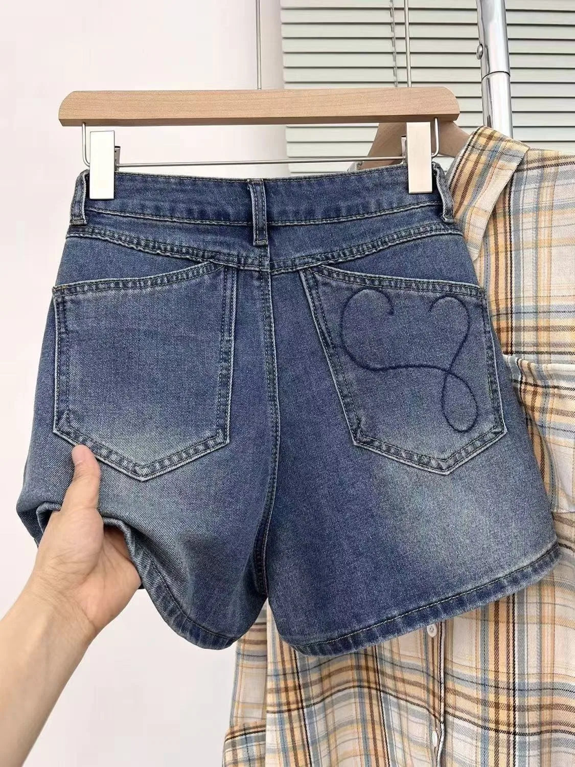 2026 New Women's High Waist A-Line Shorts Vintage American Style Slim Fit Heart Embroidery Casual Streetwear Denim Shorts