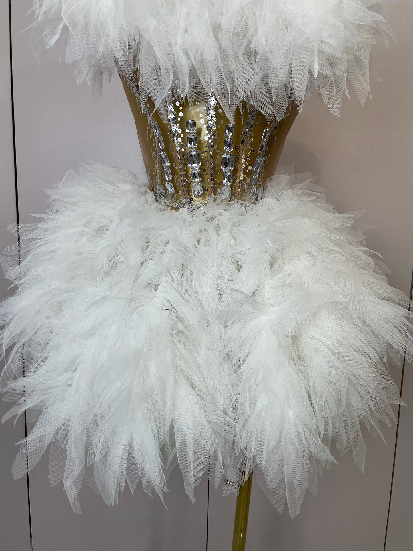 2025Women Sexy Backless Strap Mesh Fluffy Skirt 2 Pieces Diamond Sequins Stage Performance Costume Birthday Party Shooting Dress