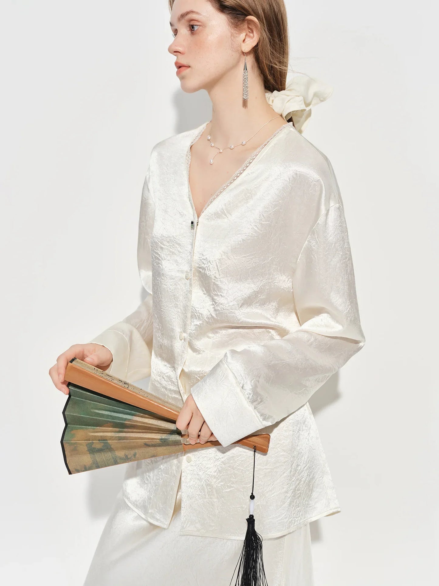 French-style Elegant V-neck Acetate Long-sleeved Shirts Women New Spring 2026 Design Satin Top Lace Bow