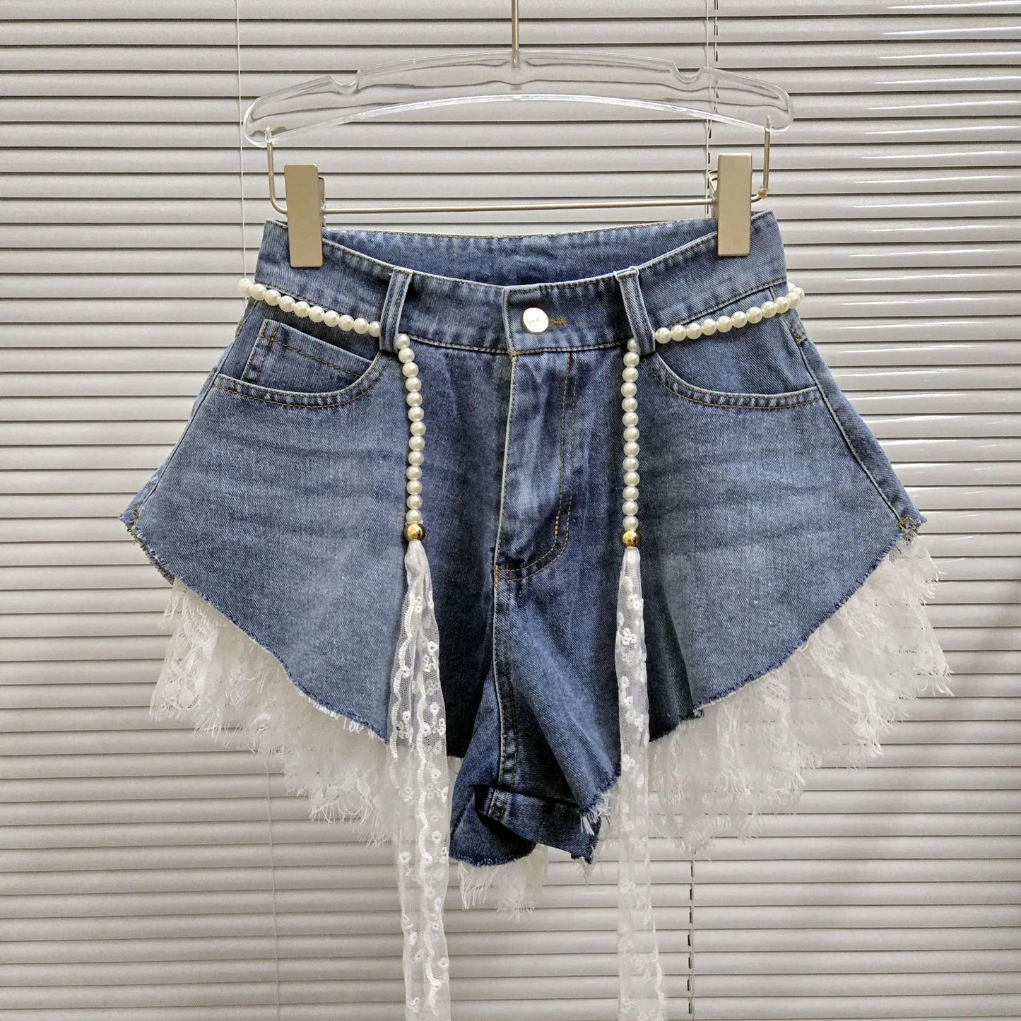 Trendy The Summer Of 2026 Women's Pearl Lace Belt Denim Shorts Fashion Wrinkled Edge Design A-line Hot Pants Female 1LS3067