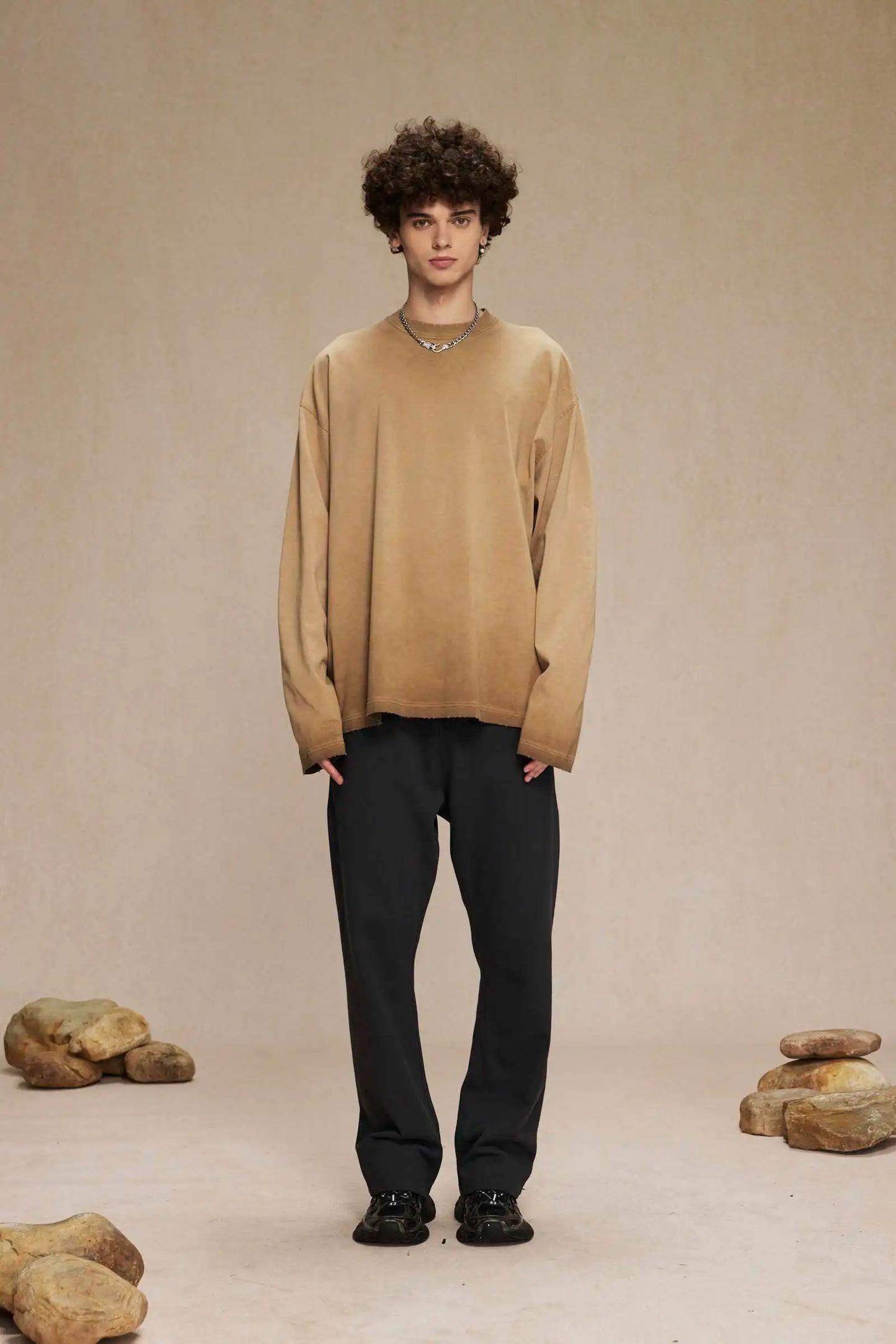 Long-sleeved t-shirt with bottom color