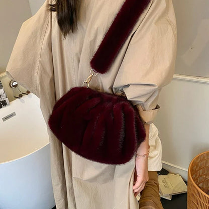 New Womens Shoulder Bag Fluffy Crossbody Bag Vintage Faux Fur Cloud Purse for Autumn Winter Commuting Simplified Storage Bags