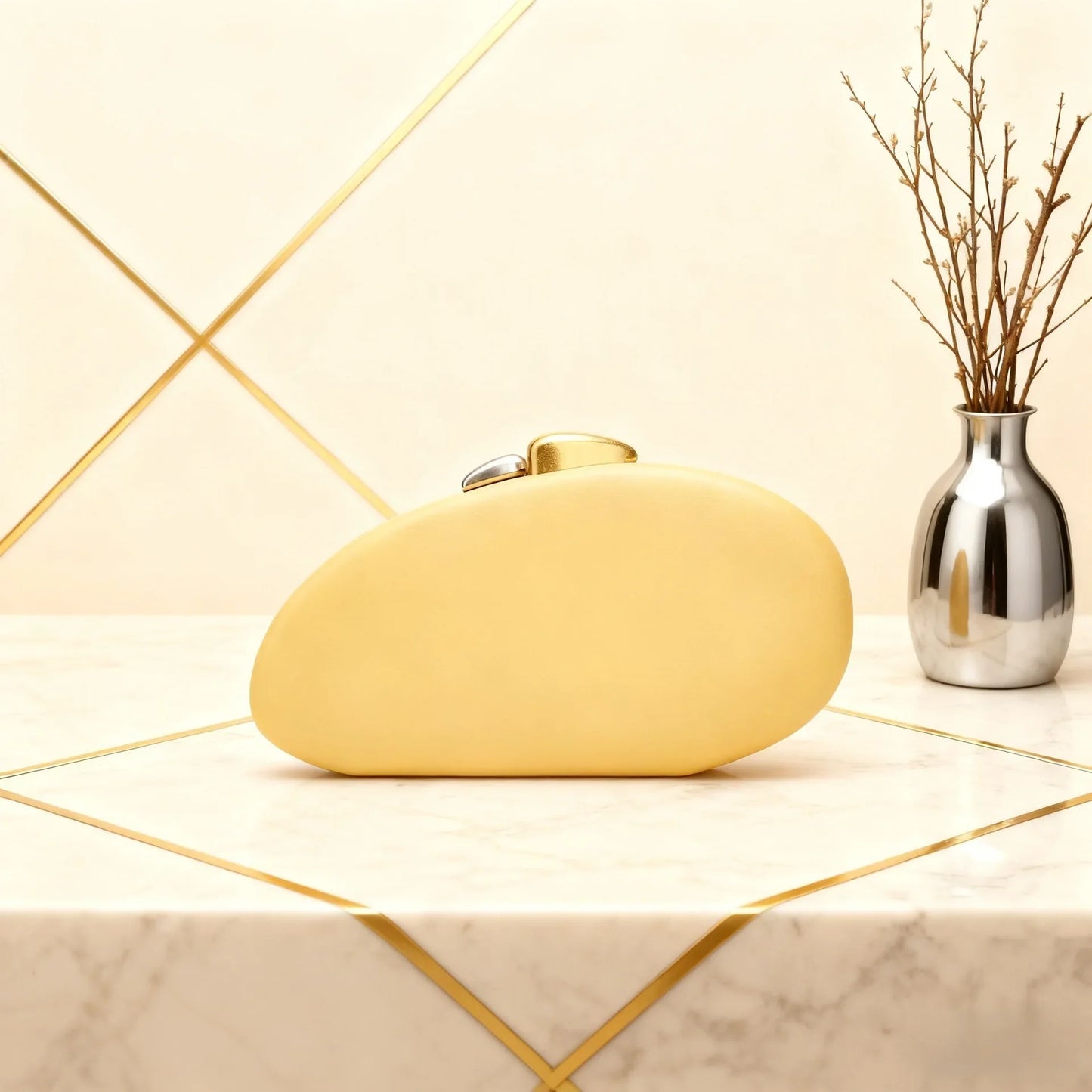 Designer Shell Shape Clutch Bag with Metallic Closure Chain Dinner Purse Women Evening Party Leather Shoulder Crossbody Handbags