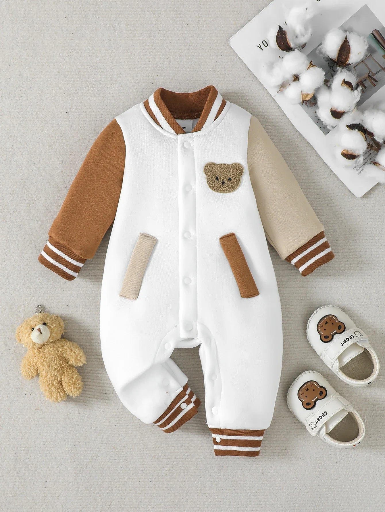 Baby boy bear pattern knitted fleece long sleeved jumpsuit, suitable for autumn and winter seasons