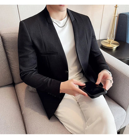 The new Chinese-style collarless suit is fashionable, handsome and versatile. It is a solid-color Korean-style fitted and fashio