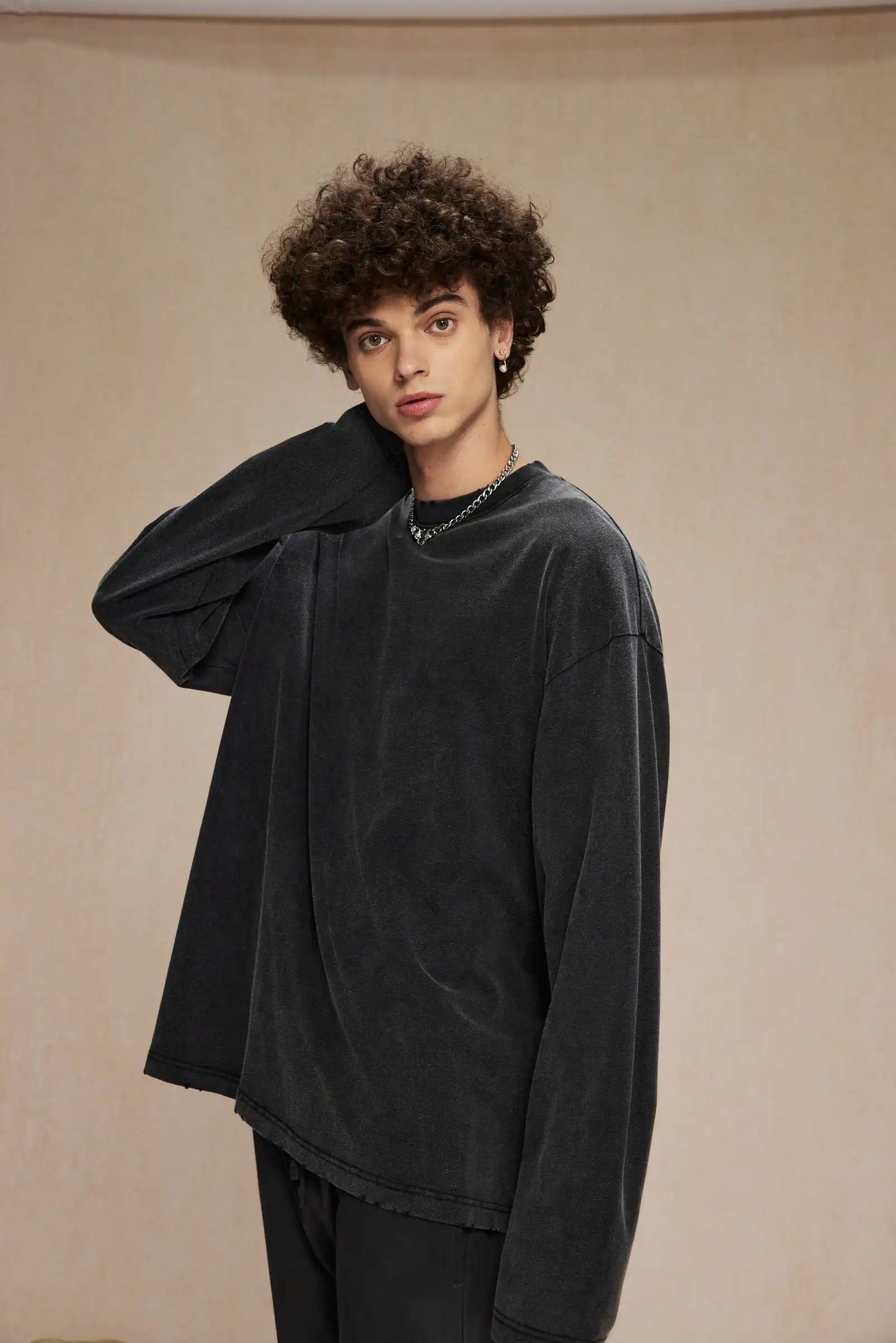 Long-sleeved t-shirt with bottom color