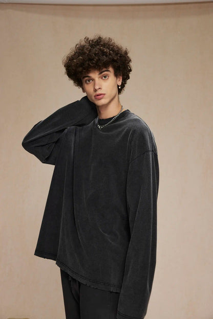 Long-sleeved t-shirt with bottom color