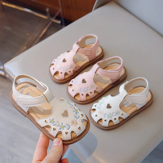 Girls Sandals Summer Baby Girl Shoes Embroidered Flowers Kids Princess Beach Sandals Soft Bottom