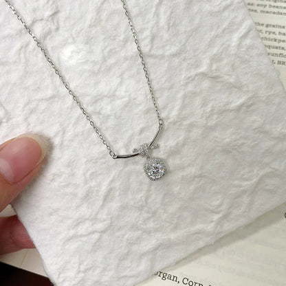 Certified 5mm Round Moissanite Necklace Niche Light Ribbon-motif Shape Pendant Necklaces for Valentine's Day Jewelry Gift