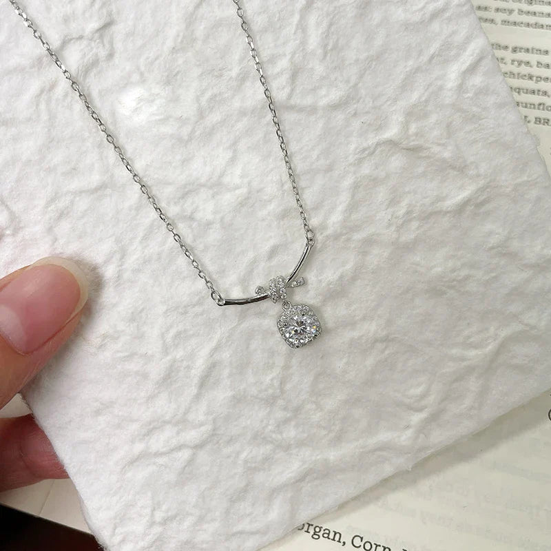 Certified 5mm Round Moissanite Necklace Niche Light Ribbon-motif Shape Pendant Necklaces for Valentine's Day Jewelry Gift