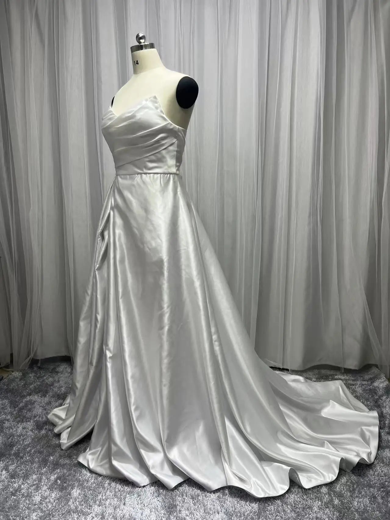 Customized Plus Size A Line Satin Strapless Wedding Dress V Neck Pleats High Side Slit Floor Length Bride Gowns Bridal Dres