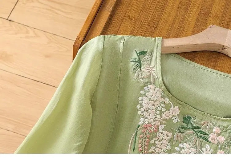 Retro Round Neck Cotton and Linen Embroidered Shirt for Women in Summer New Loose and Elegant Temperament Five-point Sleeve Top