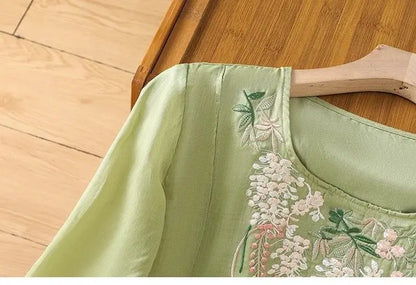 Retro Round Neck Cotton and Linen Embroidered Shirt for Women in Summer New Loose and Elegant Temperament Five-point Sleeve Top