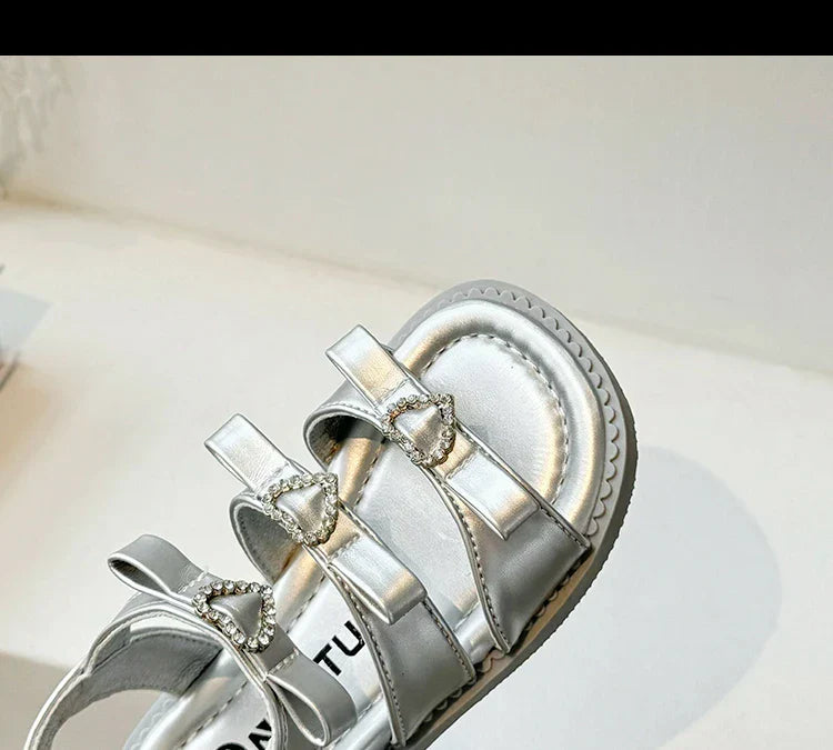 Girls Sandals New 2024 Summer Kids Fashion Bowknot Heart Princess Sandals Party Dress Shoes Children Soft Sole Beach Flats Shoe