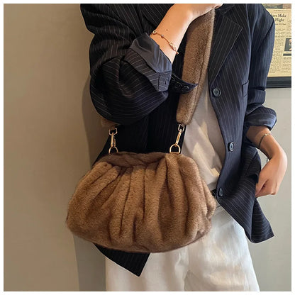 New Womens Shoulder Bag Fluffy Crossbody Bag Vintage Faux Fur Cloud Purse for Autumn Winter Commuting Simplified Storage Bags