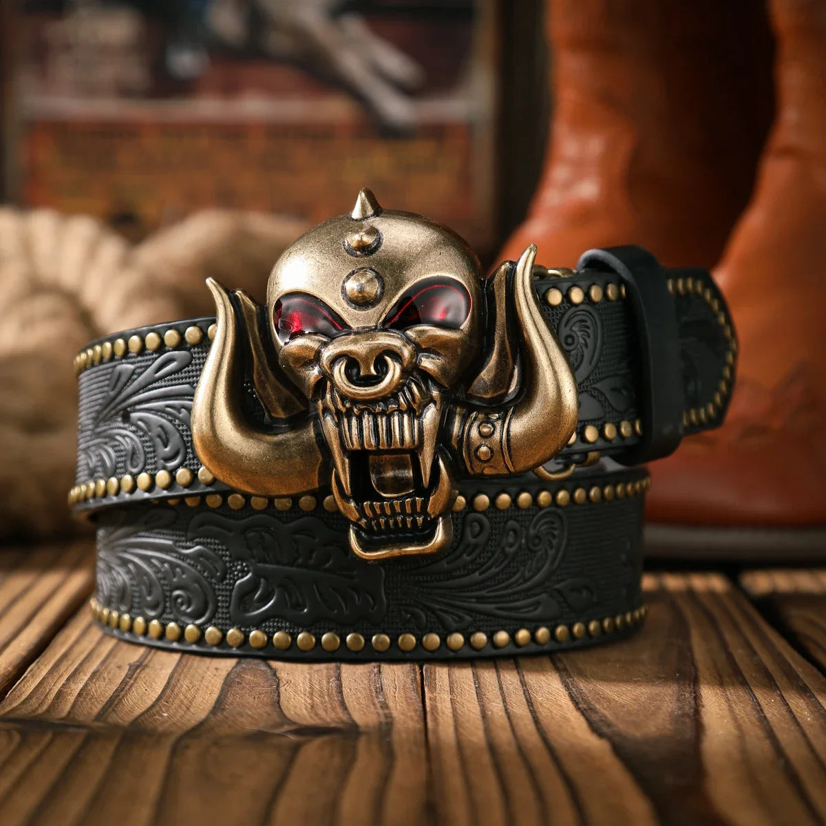 A Casual and Retro Belt, a Waist Accessory for Western-Style Clothing, Metal Buckle, PU Belt, Suitable for Both Men and Women
