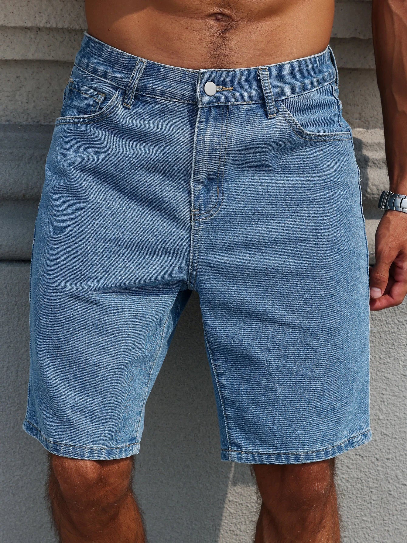 Men's Summer Denim Shorts. A Common Item in Summer. Simple in Style. Suitable for Casual Outings and Trips.