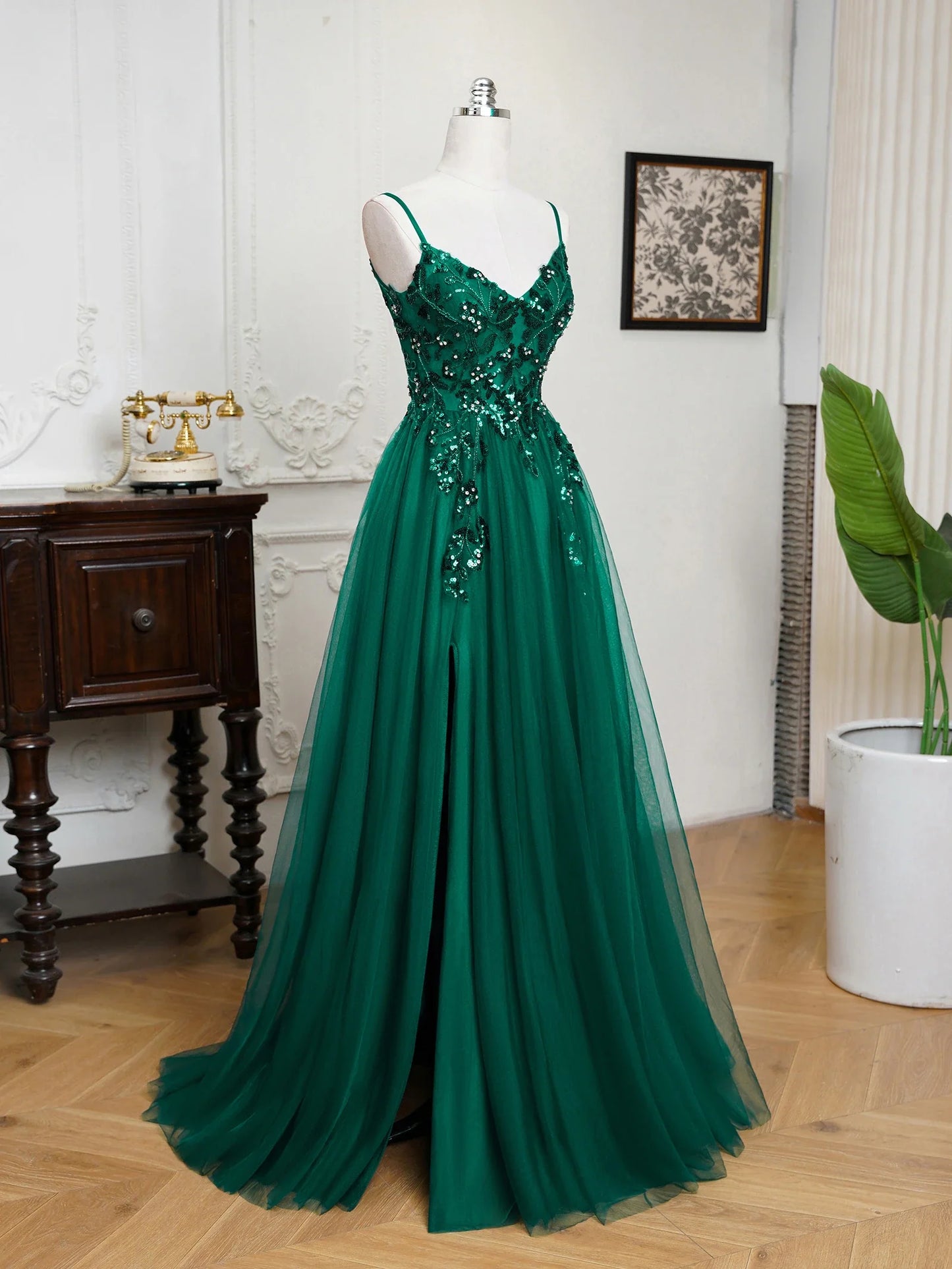 Sling Evening Dresses Sexy Spaghetti Straps V-Neck Illusion Sequins Appliques Prom Dress A-Line Train High Split Gowns